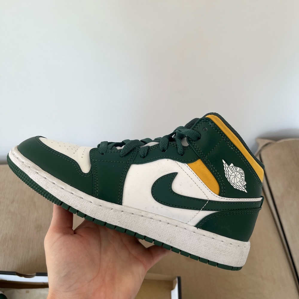 Air Jordan - Picture 2 of 3